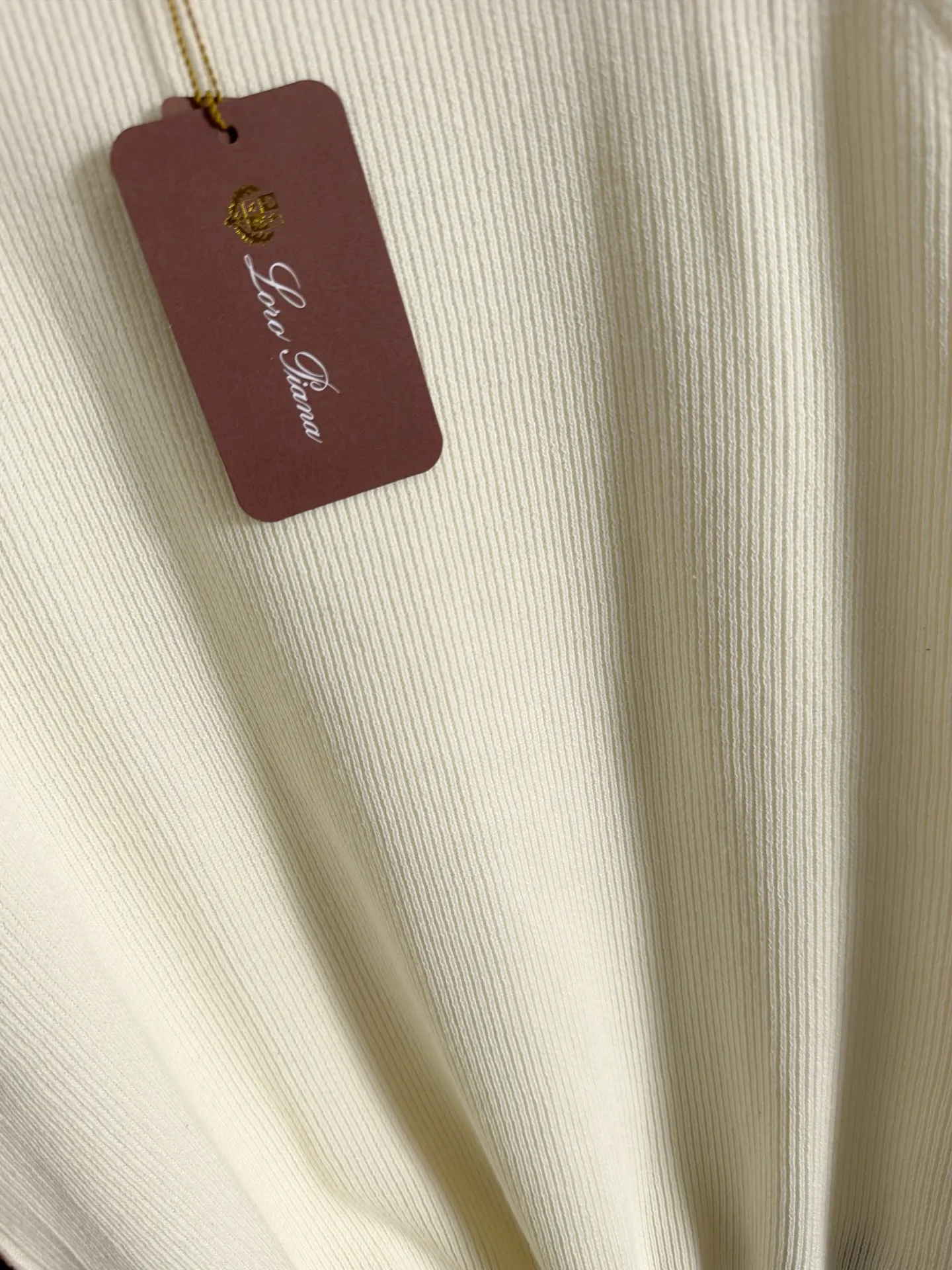 Next day shipment LP high quality Loro Piana 26ss New Arrival men's short-sleeved T-shirt Made of combed cotton yarn knitted cotton fabric, no pressure when entering and exiting the counter Exclusive control of raw materials It feels substantial when weighed, and the upper body is more textured than ordinary T-shirts. This texture can cope with the weather easily and is suitable for both hot and cold! Loose fit design, looks noble. The only correct version is available Size: M to XXXL